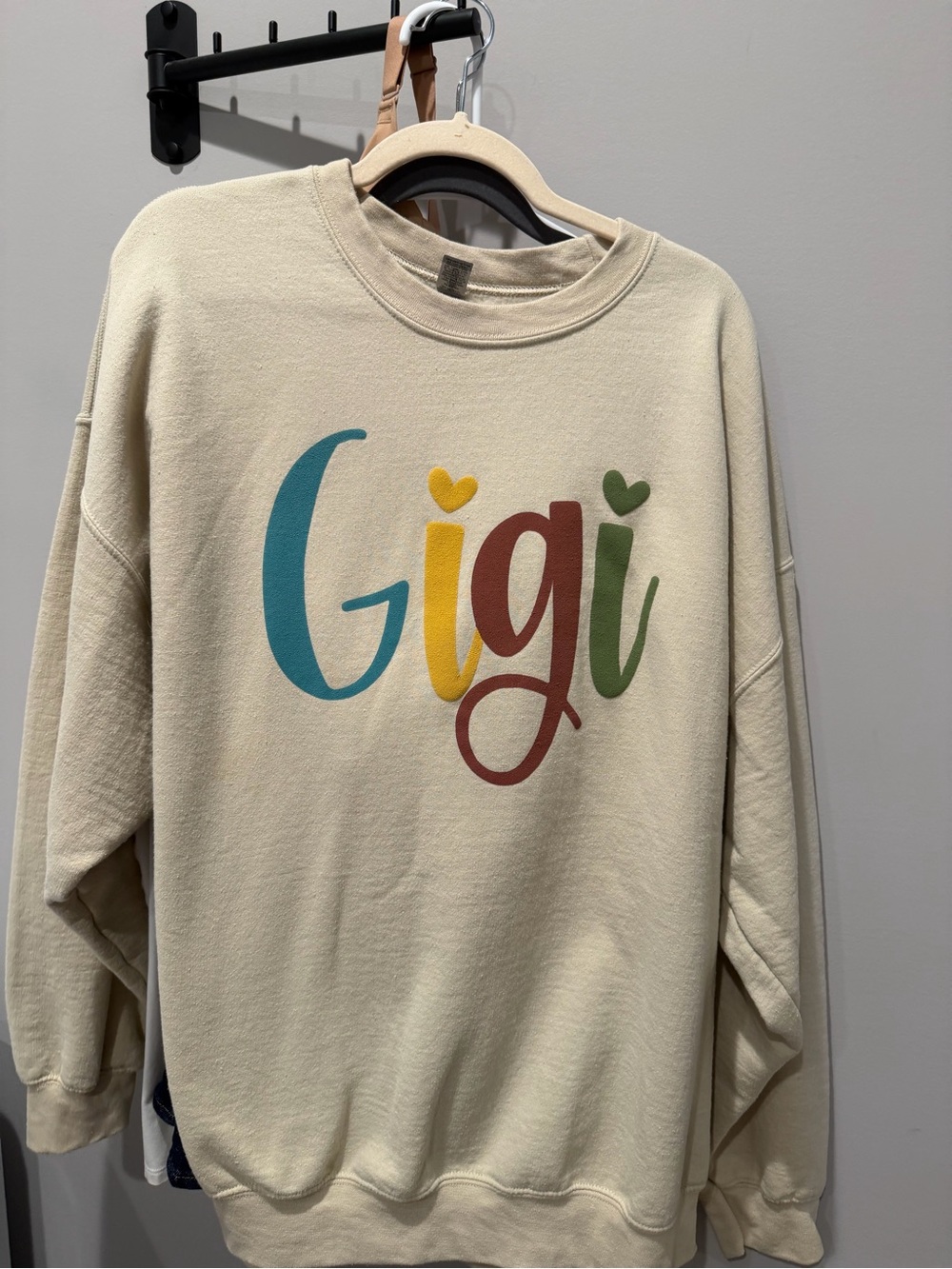 Gildan Cream Heavy Blend Sweatshirt Tag Detail